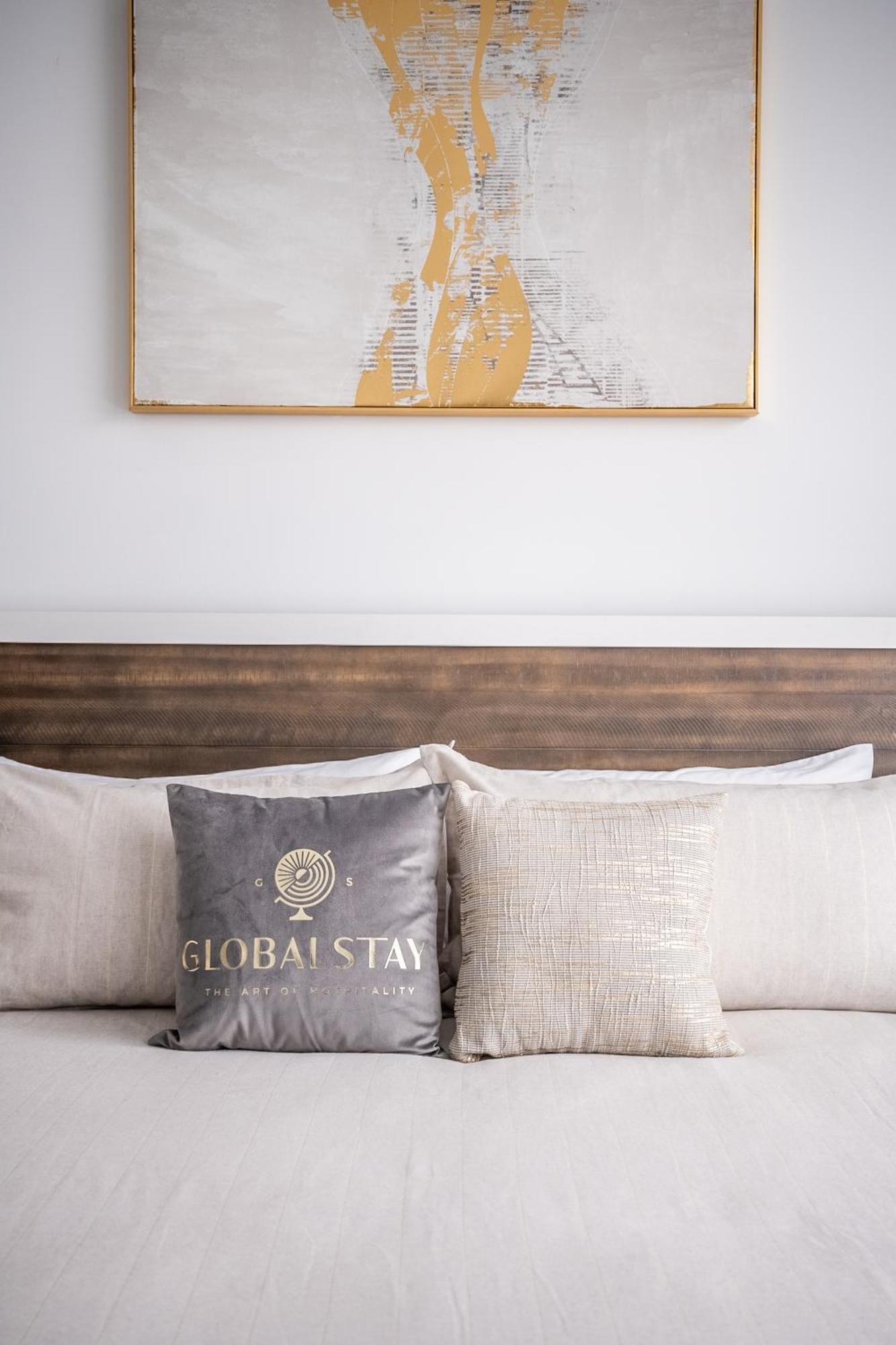 Fancy Downtown House With Hot Tub & Bbq By Globalstay Toronto Eksteriør bilde